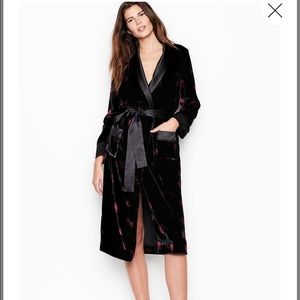 Victoria’s Secret Long Velvet Robe Size M